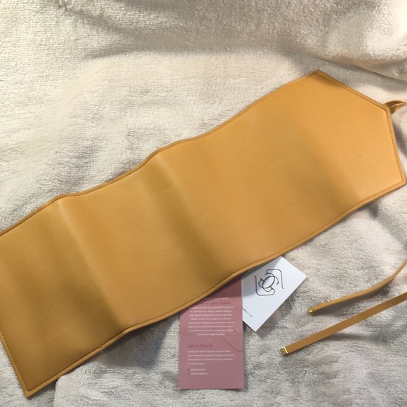 Glass Ladder & Co Tech organizer - Picture 3 of 8